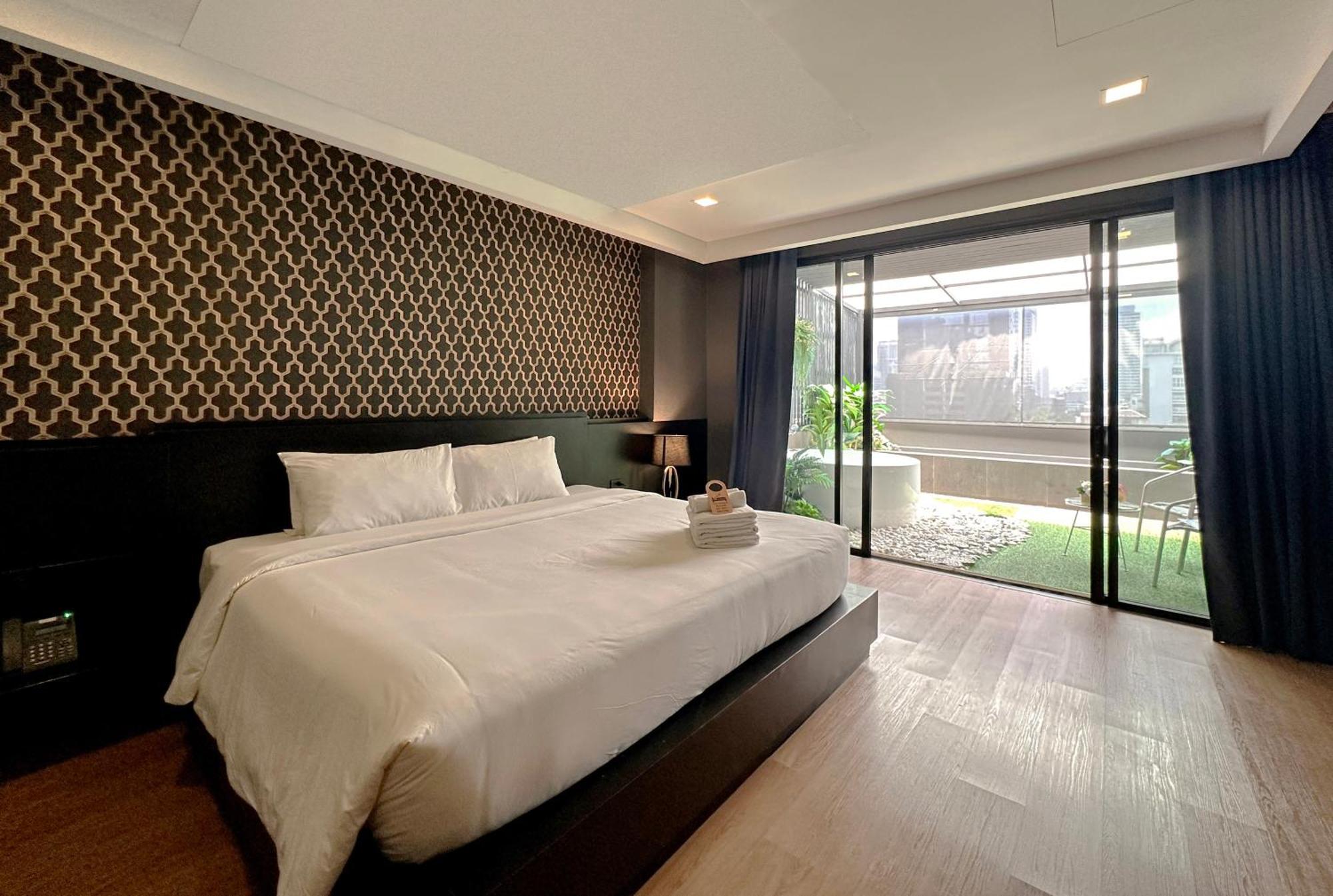 Executive Suite with Hot Tub